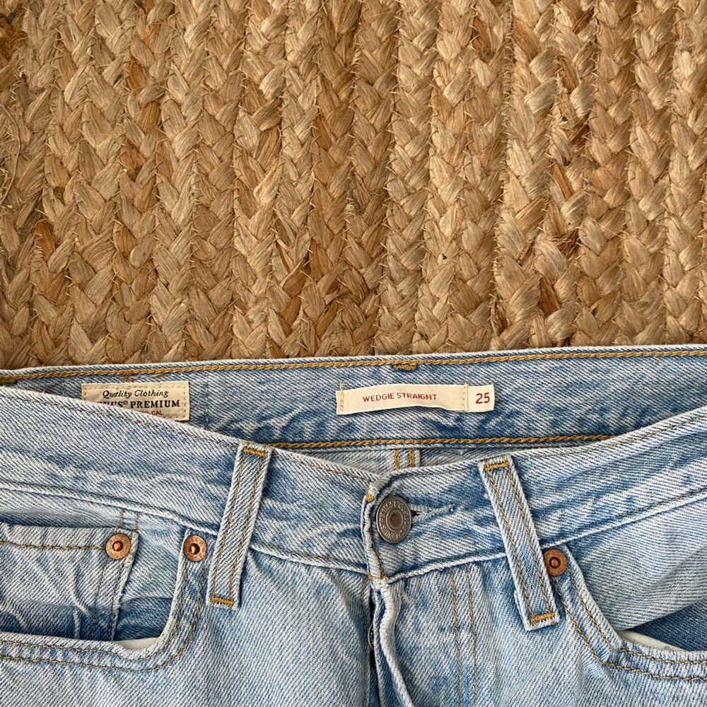 Levi’s Wedgie Straight 25x28